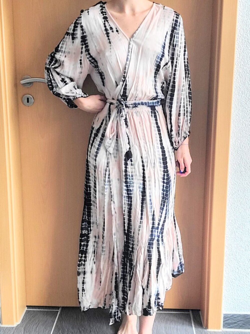 Young Fabulous & Broke Jillian Tie-Dye Faux Wrap Dress Peach, Navy Blue - Small - Picture 11 of 14